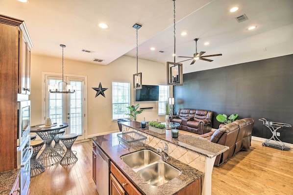 Apartment (3 Bedrooms) | Interior - Pet-friendly Houston Home - 3 Mi to NRG Stadium! (Houston)