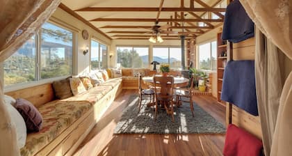 Secluded Mountain Hideaway < 8 Miles to Bass Lake!