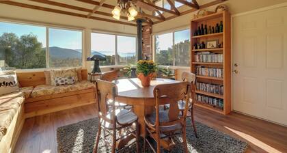Secluded Mountain Hideaway < 8 Miles to Bass Lake!