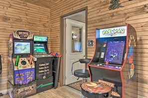 House (3 Bedrooms) | Interior - 9 Mi to Jack Frost Slopes! 'bear Den' w/ Game Room (Pocono Lake)