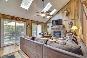 House (3 Bedrooms) | Interior - Cozy Bear Den Cabin Game Room & Golf Cart (Pocono Lake)