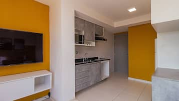 Design-Apartment | Eigene Küche | Großer Kühlschrank, Mikrowelle, Kochgeschirr/Geschirr/Besteck