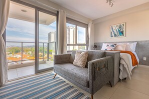 Business-Apartment | Wohnbereich | Fernseher