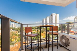 Classic Apartment | Outdoor dining