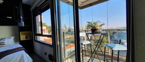 Business Apartment | Meja, Wi-fi percuma