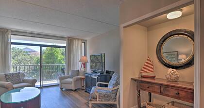 Pawleys Island Condo Retreat w/ Beach Access!