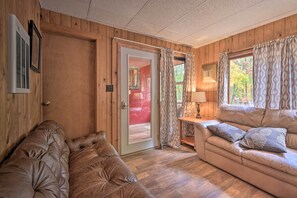 Interior - 1 Mi to Raystown Lake: 'clint Eastwood' Cabin (Huntingdon)