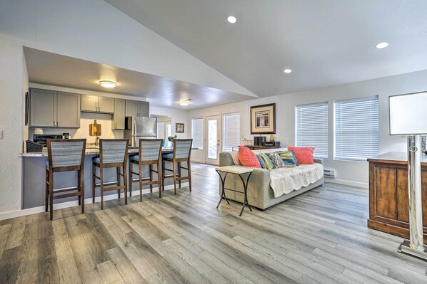 Cottage (1 Bedroom) | Interior - Cozy Darrington Cottage w/ Grill, Near Trails (Darrington)