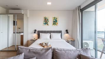 Iron/ironing board, free WiFi, bed sheets