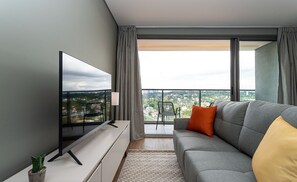 Apartamento básico | Área de estar | Smart TV 32 polegadas com canais digitais, TV