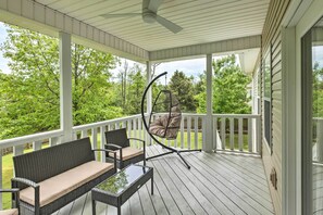 Terrace/patio - Bella Vista Home w/ Yard: Half Mile to Trails! (Bella Vista)