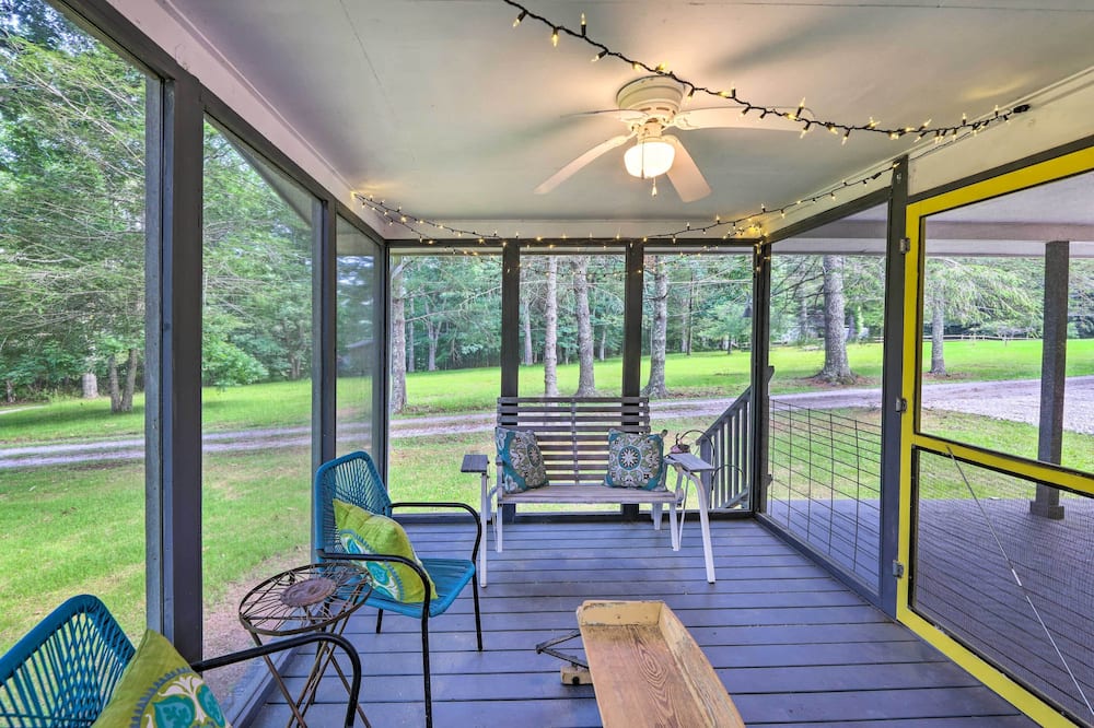 Rustic Hideaway w/ Fire Pit < 1 Mi to River! - Friars Hill, WV