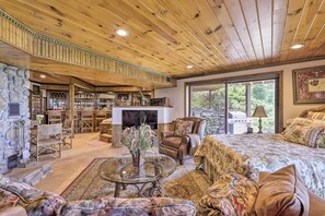 Apartment (0 Bedroom) | 1 bedroom, desk, laptop workspace - Cozy Studio: Indoor Hot Tub & Inground Pool Access (Montville)