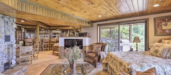 Cozy Studio: Indoor Hot Tub & Inground Pool Access
