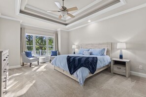 5 slaapkamers, een bureau, een strijkplank/strijkijzer, reisbedje