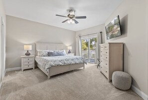 5 bedrooms, desk, iron/ironing board, travel crib