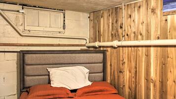 House (5 Bedrooms) | Interior