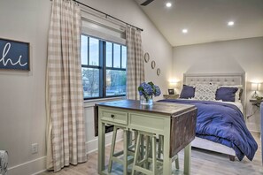 Apartment (0 Bedroom) | Interior - Airy Bentonville Studio < 1 Mile to City Square! (Bentonville)