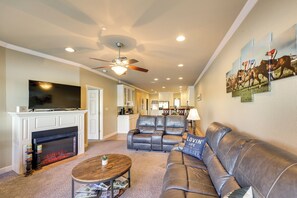 Apartment (2 Bedrooms) | Interior - Pool & Lake Hamilton Access: Hot Springs Condo! (Hot Springs)
