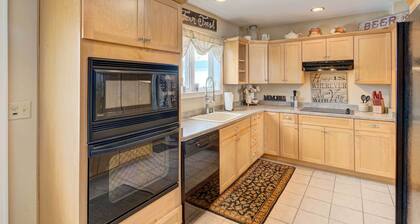 Historic Brookfield Farm Home ~ 14 Mi to Milwaukee