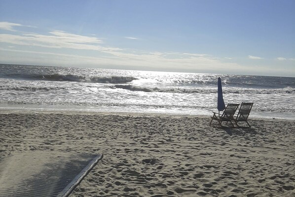 Beach towels - Updated Condo w/ Golf View, Walk to the Beach! (Hilton Head Island)