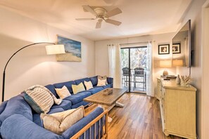 TV, ping pong, books - Updated Condo w/ Golf View, Walk to the Beach! (Hilton Head Island)