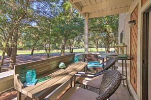 Terrace/patio - Updated Condo w/ Golf View, Walk to the Beach! (Hilton Head Island)