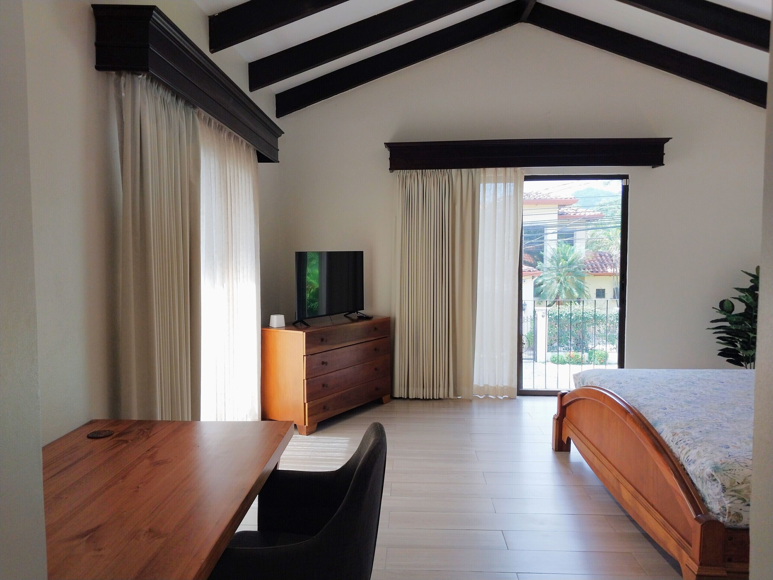 3 多间卧室、客房内保险箱、熨斗/熨衣板、免费 WiFi