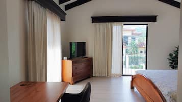 3 多间卧室、客房内保险箱、熨斗/熨衣板、免费 WiFi