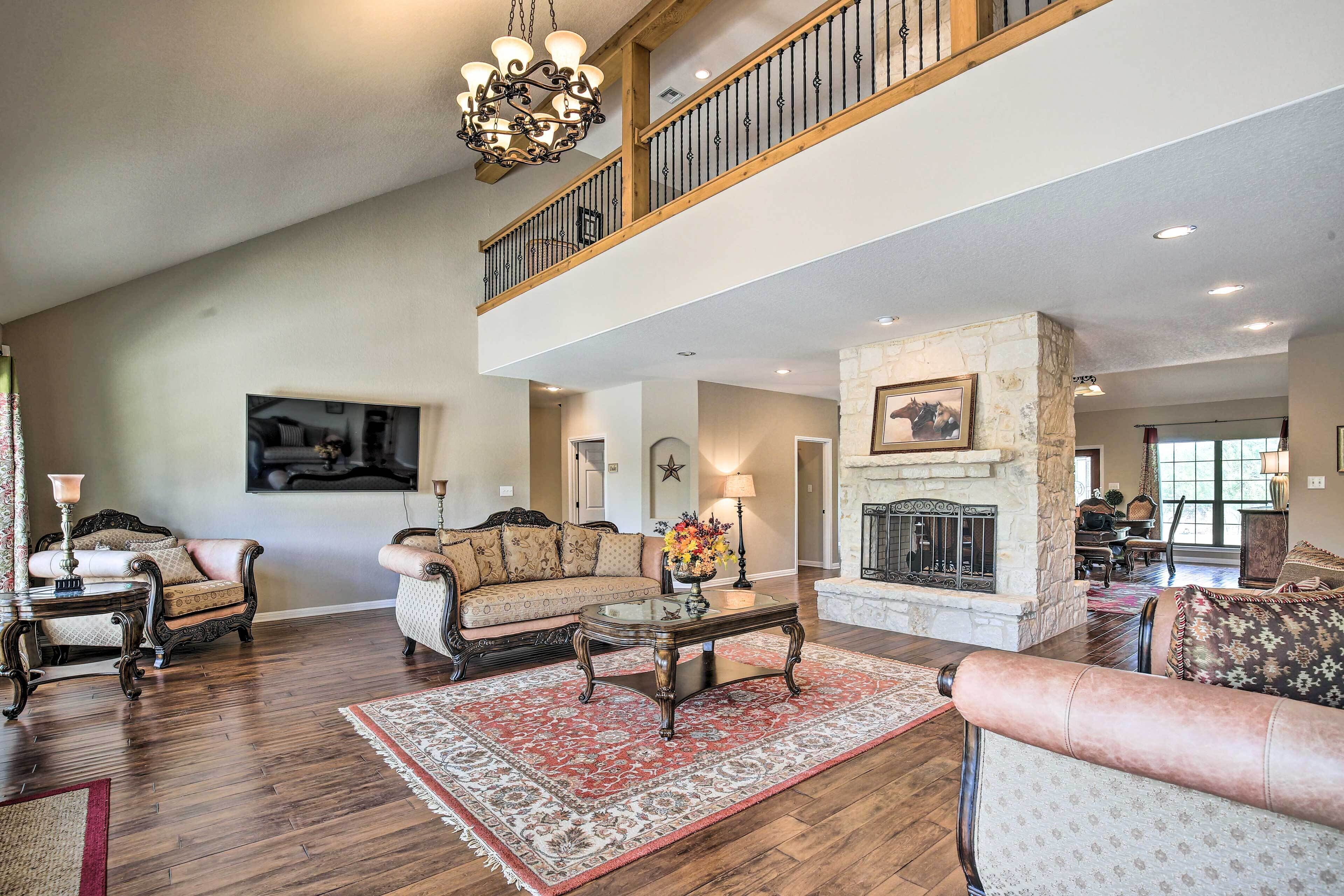 House (6 Bedrooms) | Interior