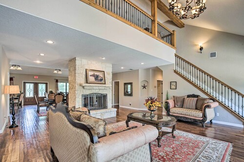 Luxury San Antonio Retreat: 110-acre Private Ranch