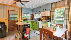 Cottage (1 Bedroom) | Interior - Lake Access & Kayaks: Gladwin Cottage Near Golfing (Gladwin)