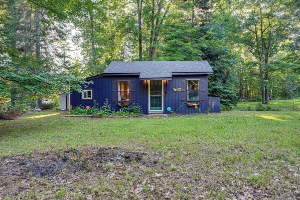 Cottage (1 Bedroom) | Interior - Lake Access & Kayaks: Gladwin Cottage Near Golfing (Gladwin)