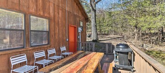 Walk to White River: Home w/ Deck in Flippin!