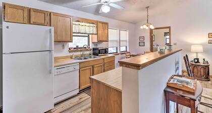 Walk to White River: Home w/ Deck in Flippin!