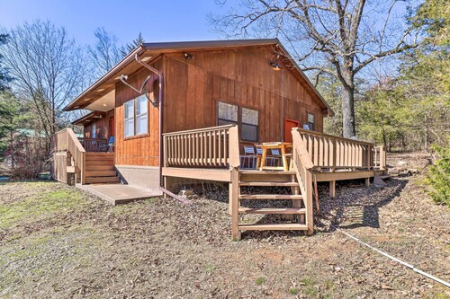 Walk to White River: Home w/ Deck in Flippin!