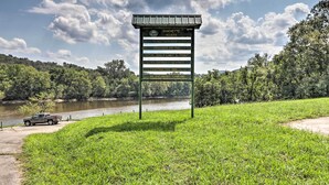 A signpost with information about a park, including a total daily limit of 5 trout, no loaded firearms, and no overnight camping. - Walk to White River: Home w/ Deck in Flippin! (Flippin)