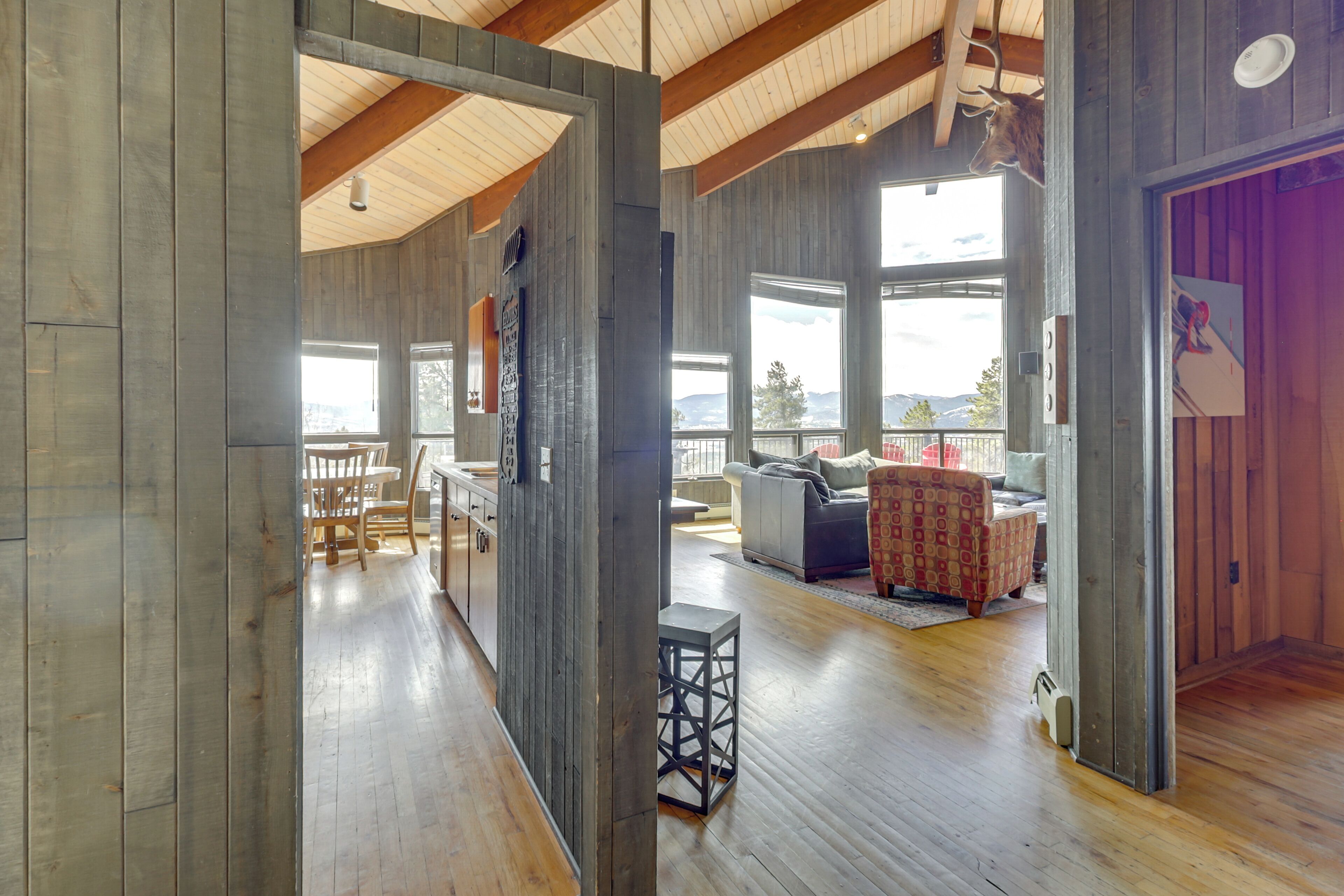 House (4 Bedrooms) | Interior