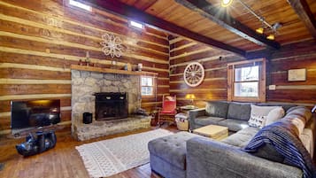 House (2 Bedrooms) | Depan hartanah