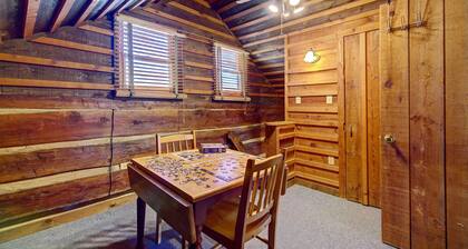 Cozy Log Cabin: 6 Mi to Great Smoky Mtns NP!