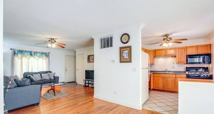 Glendale Heights Home With Office and Backyard!