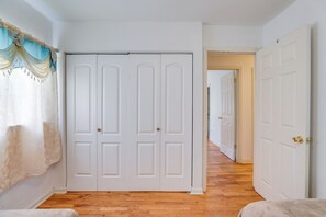 House (3 Bedrooms) | Interior - Glendale Heights Home With Office and Backyard! (Glendale Heights)