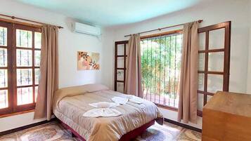 Standard Double Room | Free WiFi, bed sheets