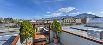Walkable Downtown Logan Apartment w/ Rooftop Deck
