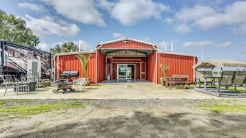 ํ์ฐ์ค (3 Bedrooms) | ๋ด๋ถ