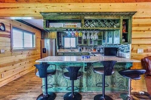 Rustic California Vacation Rental w/ Rooftop Patio