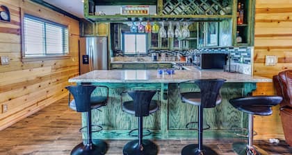 Rustic California Vacation Rental w/ Rooftop Patio