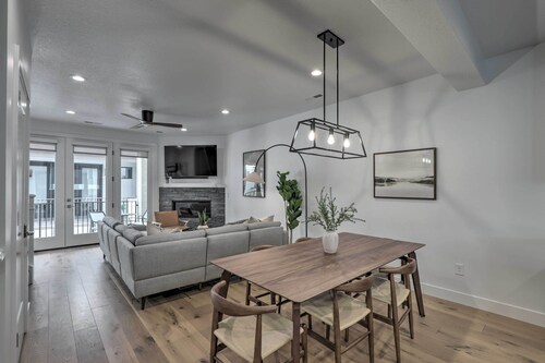 Chic & Sunny Provo Townhome w/ Rooftop Deck!