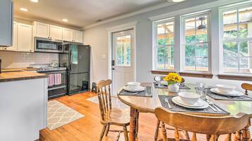 Cottage (2 Bedrooms) | Interior