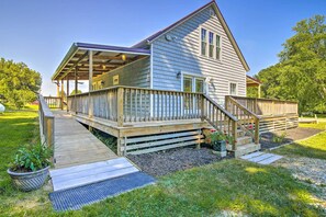 Cottage (2 Bedrooms) | Interior - Peaceful Kansas Cottage w/ Wraparound Deck! (Highland)